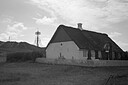 K&aring;verhuset vest for skolen.